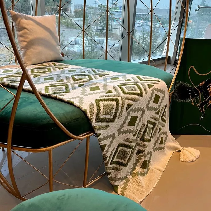 شال مبل و تخت مدل پانچدوزی سایز 142×175 سانتیمتر