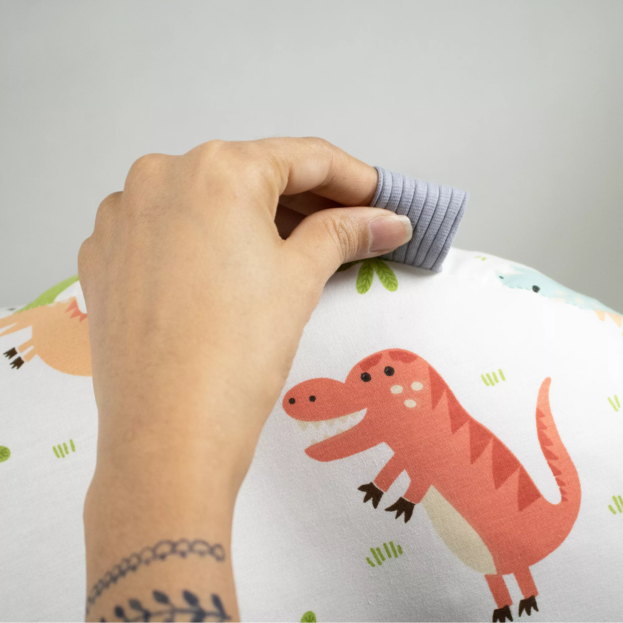 بالش شیردهی دی روحه مدل دایناسور کوچولو