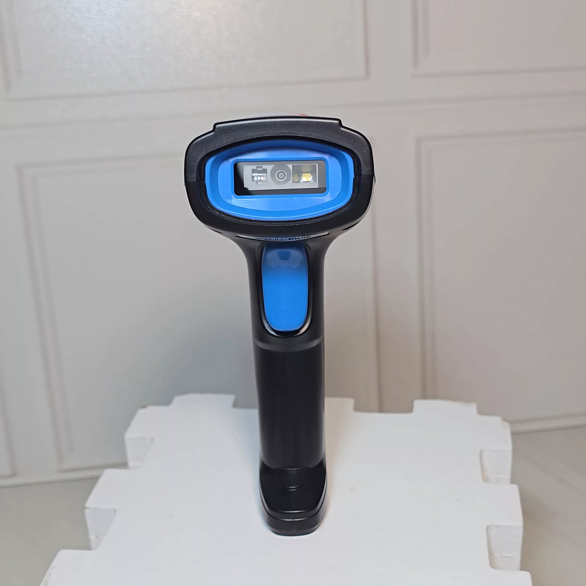 بارکد خوان سه بعدی فستر مدل وایرلس کد Ai-V4 به همراه پایه