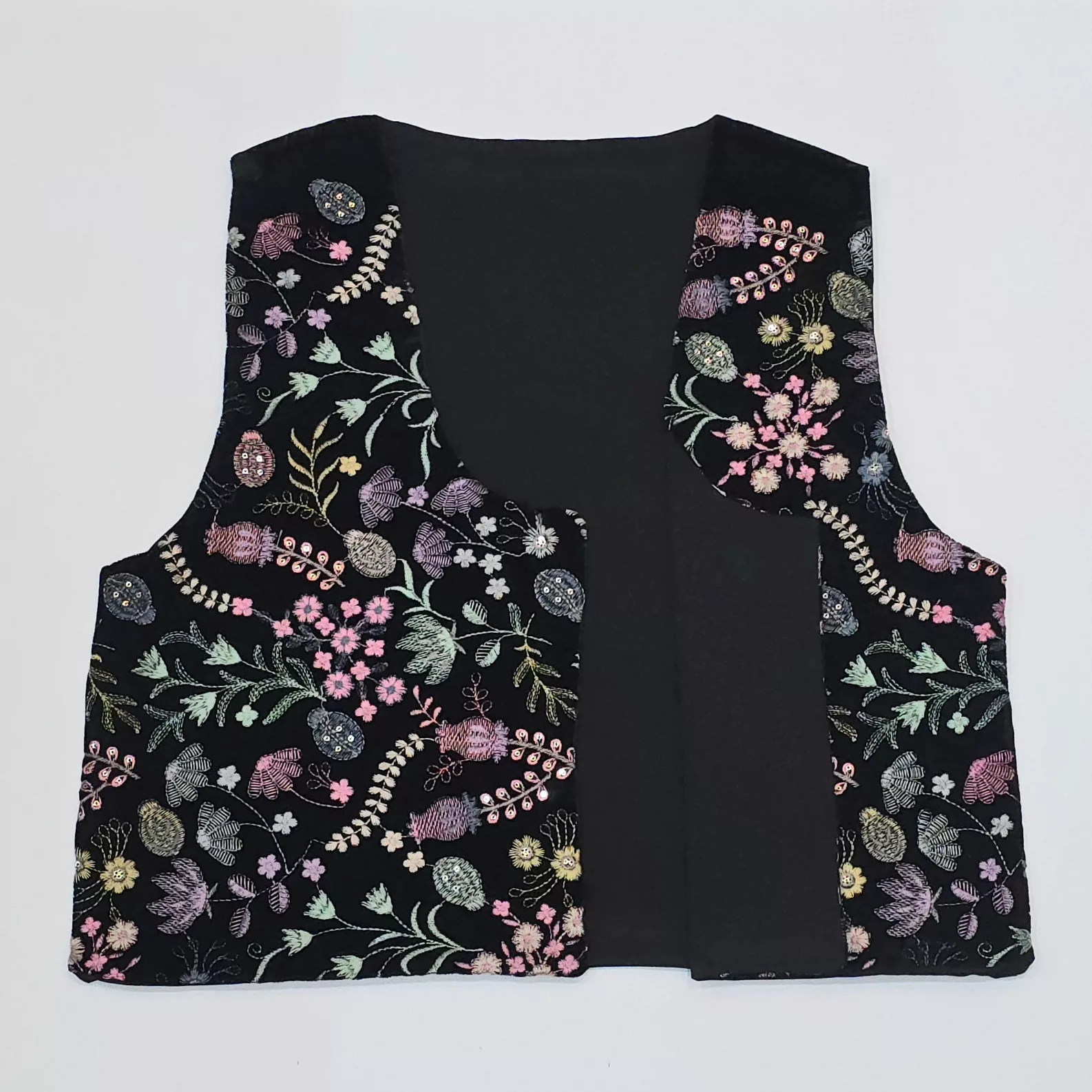 جلیقه زنانه مدل مخمل سوزن دوزی کد ۰۲۲