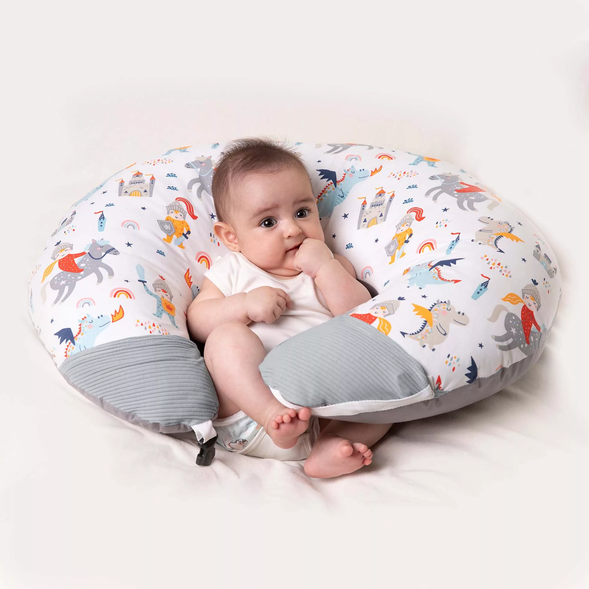 بالش شیردهی دی روحه مدل تامی پیلو طرح شوالیه