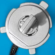 لامپ نور پایین و نور بالا چراغ جلو تک حالته بست یدک مدل یخی کد CB1300 پایه H4 مناسب برای پراید نسیم و صبا بسته ۲ عددی