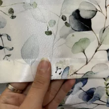 رو بالشی طرح برگ به همراه کلاه خواب و چشم بند و کش مو