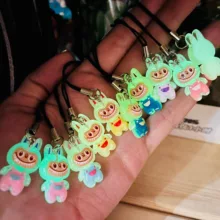 قمقمه کودک مدل لبوبو عروسکی گنجایش 0.65 لیتر همراه آویز