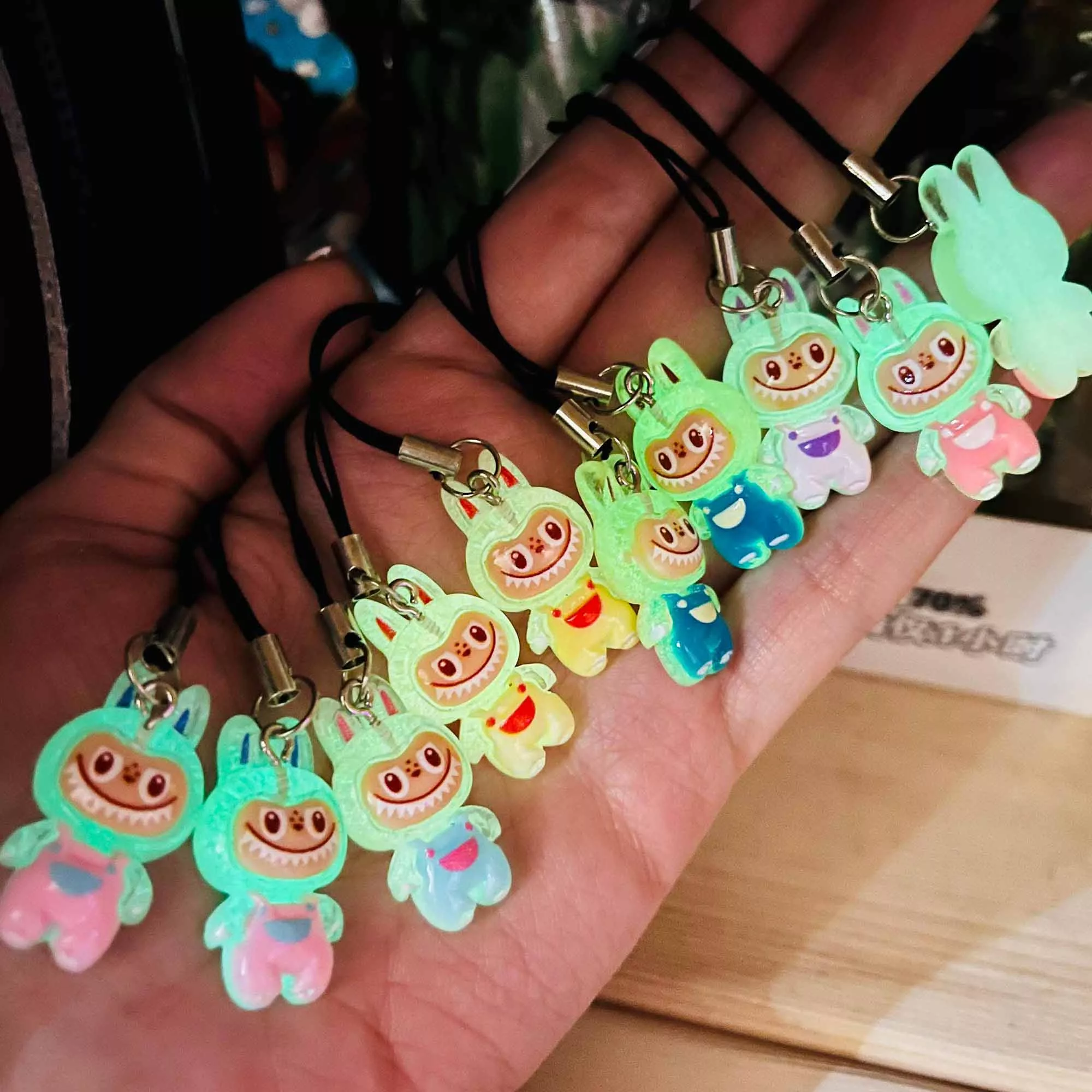 قمقمه کودک مدل لبوبو عروسکی گنجایش 0.65 لیتر همراه آویز