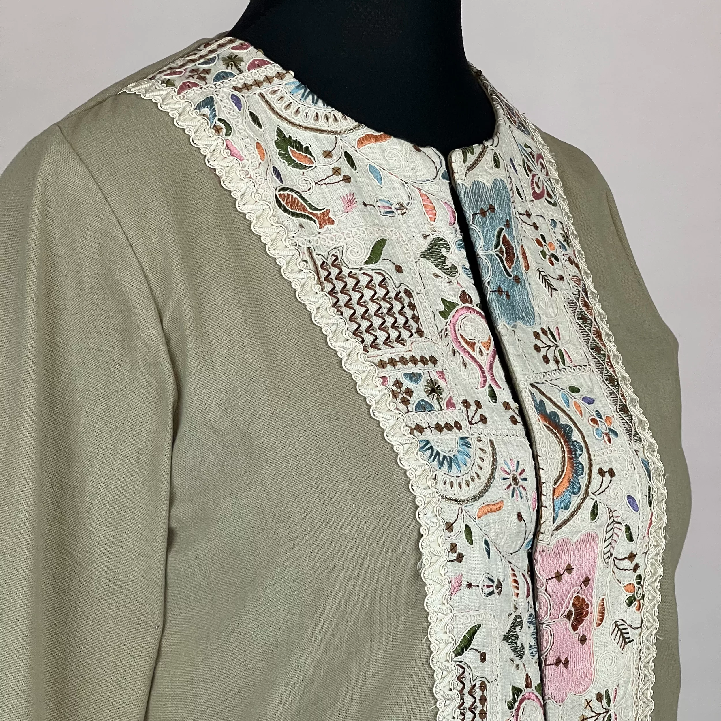 کت رسمی زنانه مدل لینن خرج کار هندی کد AK1298 رنگ سبز سدری