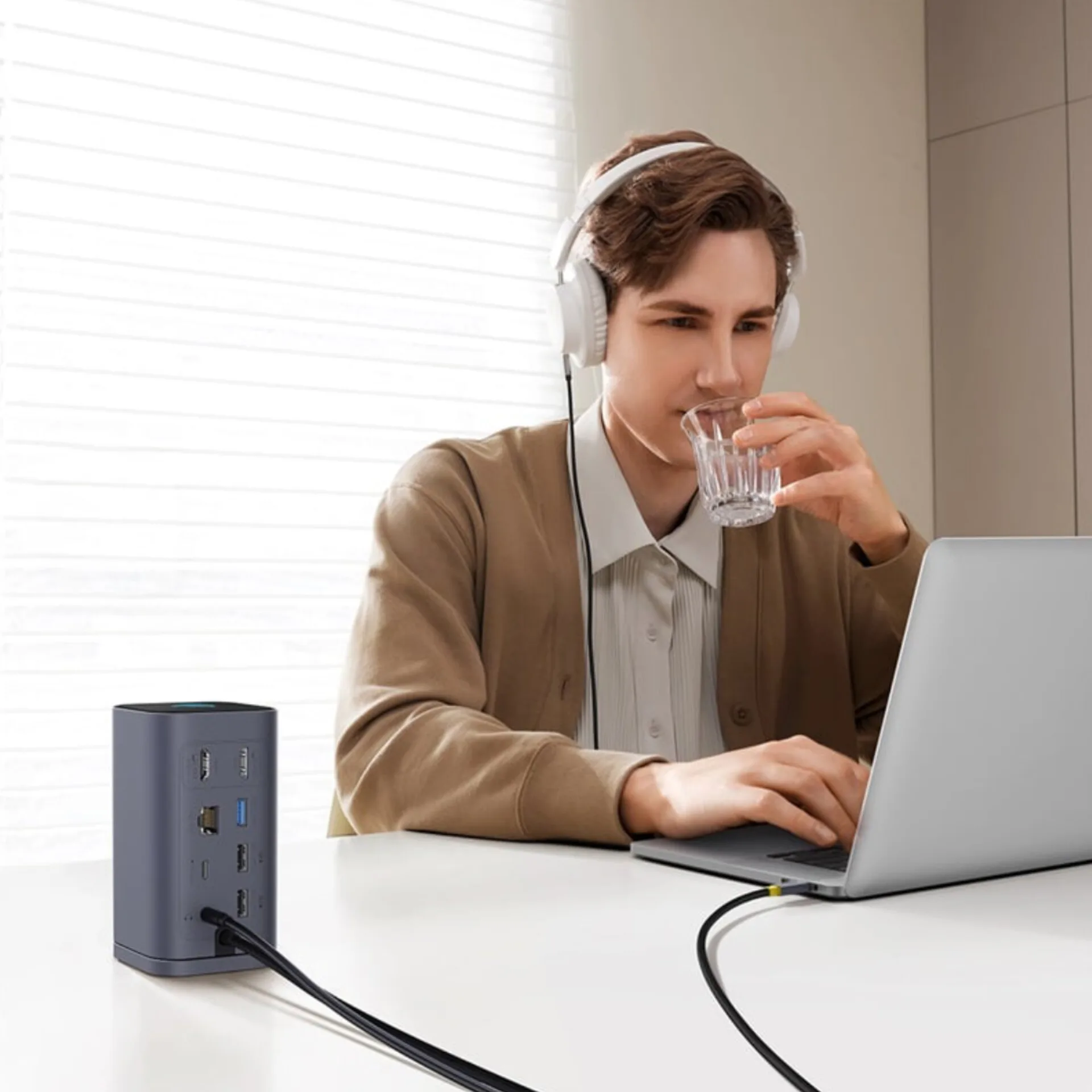 هاب 10 پورت USB-C بیسوس مدل BS-OH174 به همراه کابل USB-C