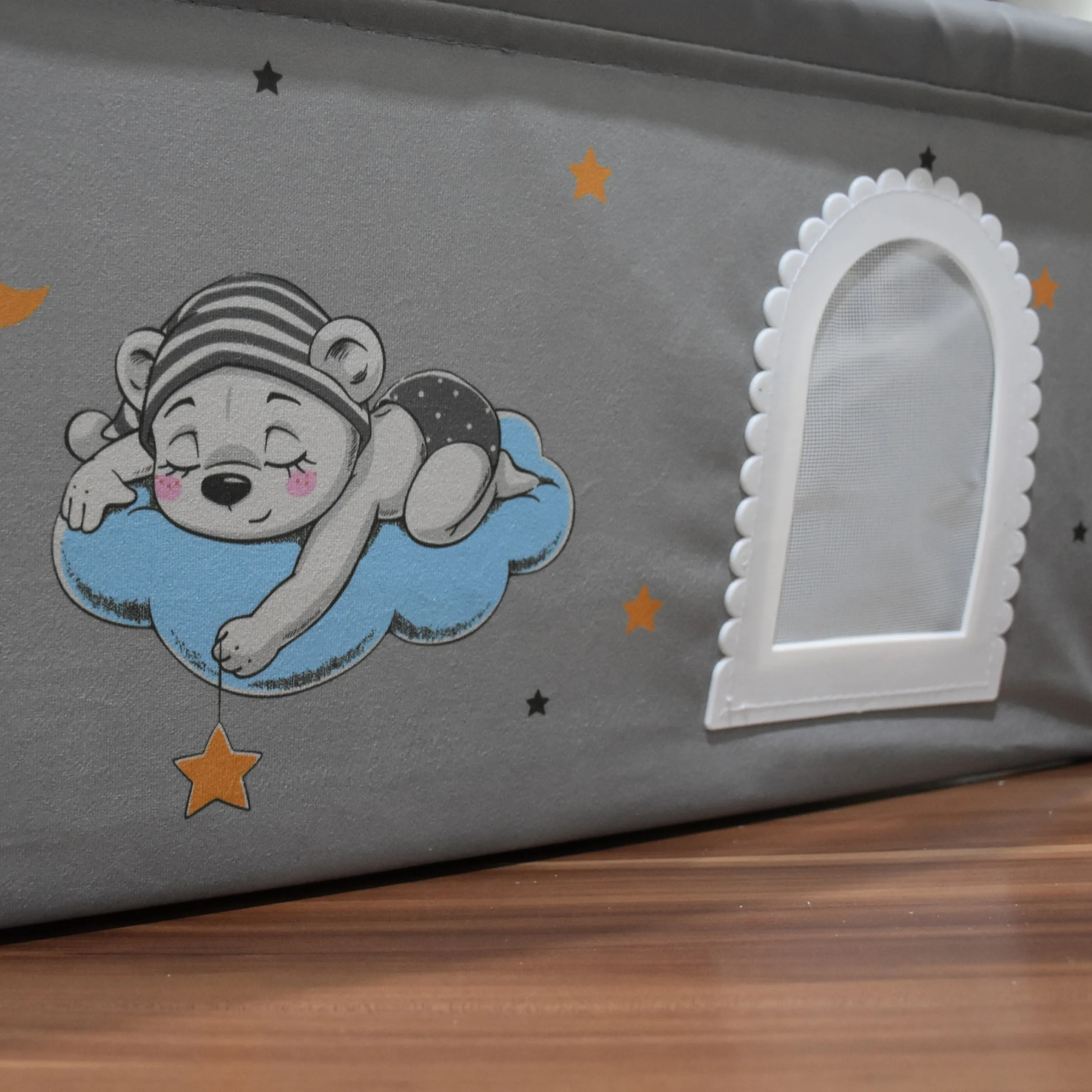 گهواره نوزاد شادی مدل مخمل طرح خرس خوابیده