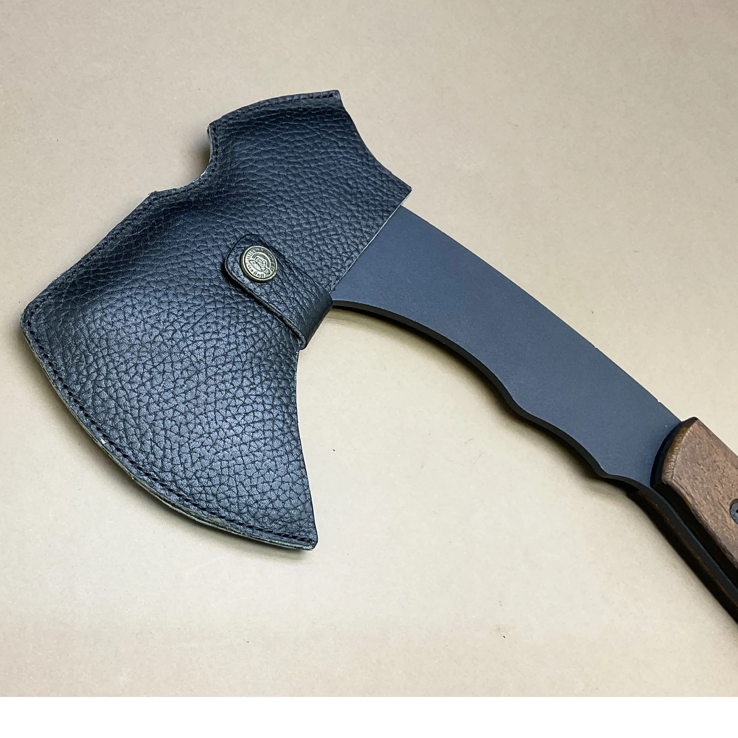 چاقو و تبر سفری توماهاوک مدل Tita