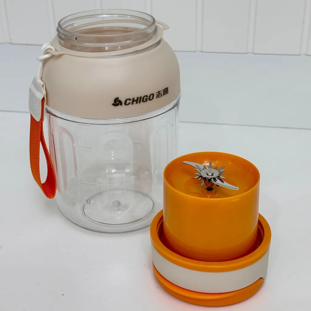 شیکر شارژی چیگو مدل M8 ظرفیت 1 لیتر