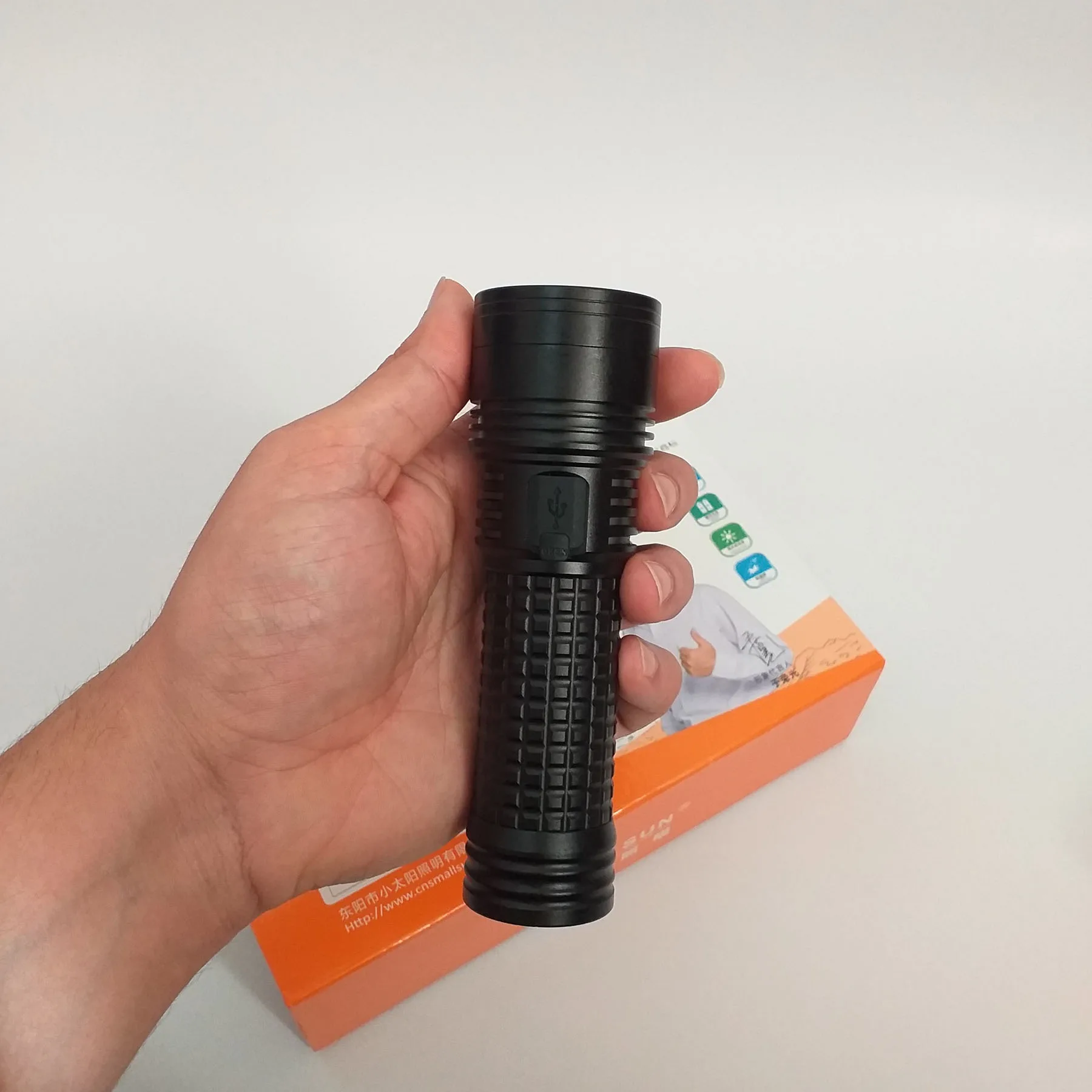 چراغ قوه دستی اسمال سان مدل Powerful T150