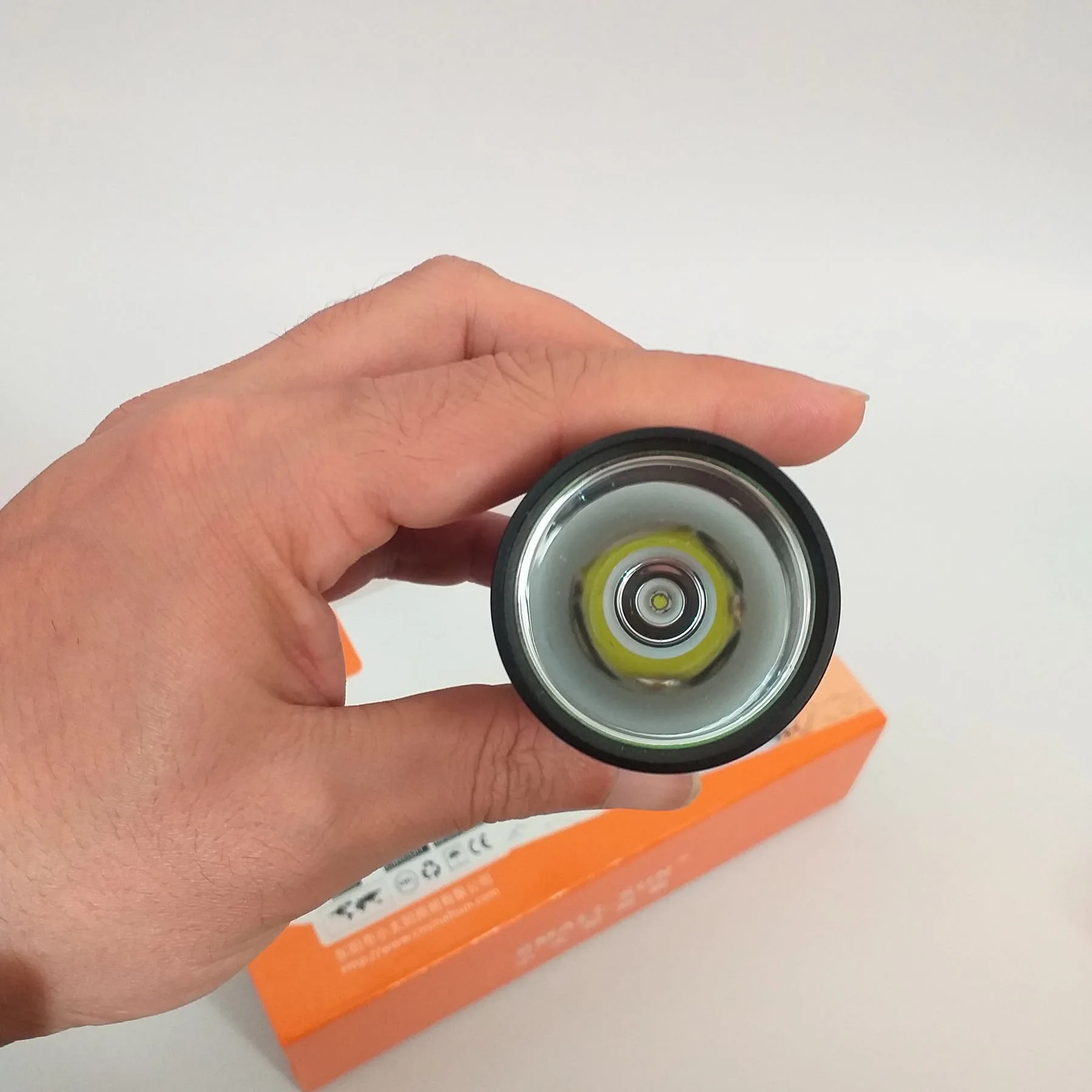 چراغ قوه دستی اسمال سان مدل Powerful T150