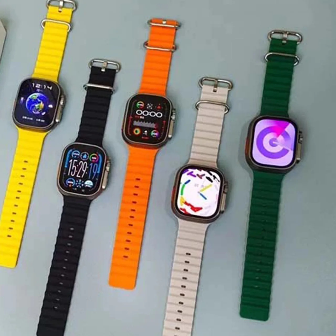 ساعت هوشمند مدل HK9 ULTRA 2 MAX دارای قابلیت های صفحه نمایش رنگی، صفحه نمایش لمسی، کنترل موسیقی (Music Player)، کنترل سطح اکسیژن خون، قابلیت مکالمه از طریق بلوتوث، پشتیبانی از زبان فارسی در منو و سیستم‌عامل بند سیلیکون