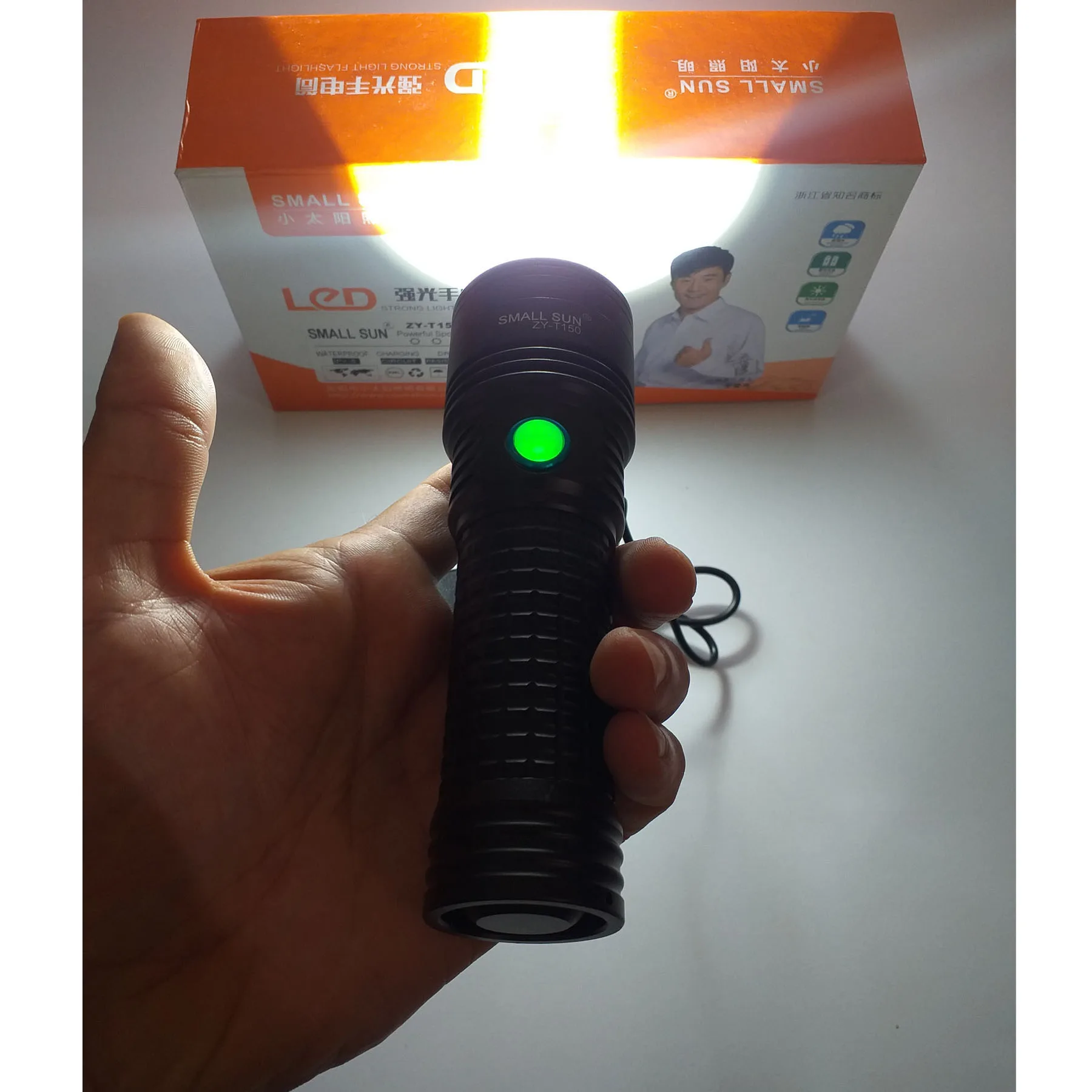 چراغ قوه دستی اسمال سان مدل Powerful T150