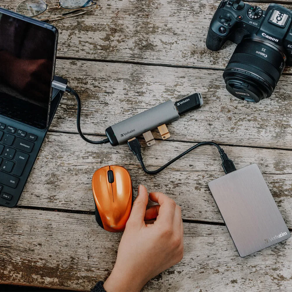 هارد اکسترنال ورباتیم مدل Store n Go ALU Slim ظرفیت دو ترابایت دارای رابط USB Type-A 3.2