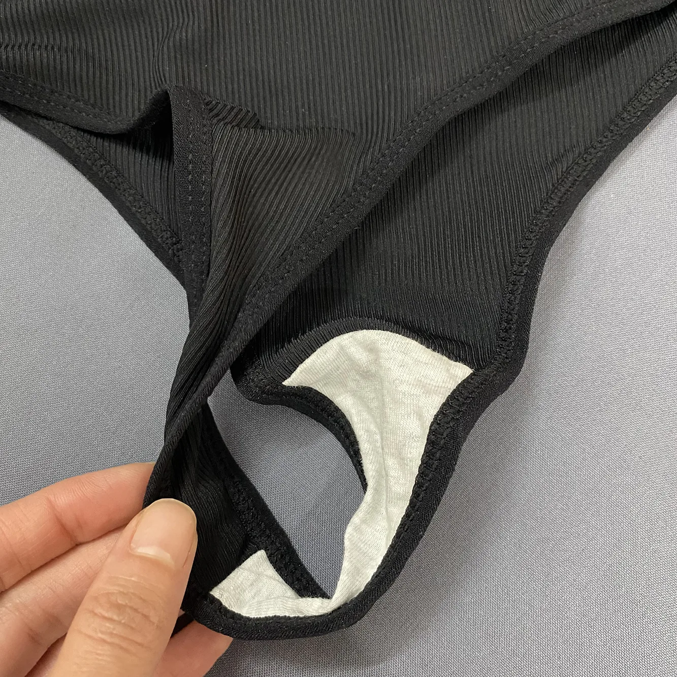 ست نیم تنه و شورت ورزشی زنانه مدل P2