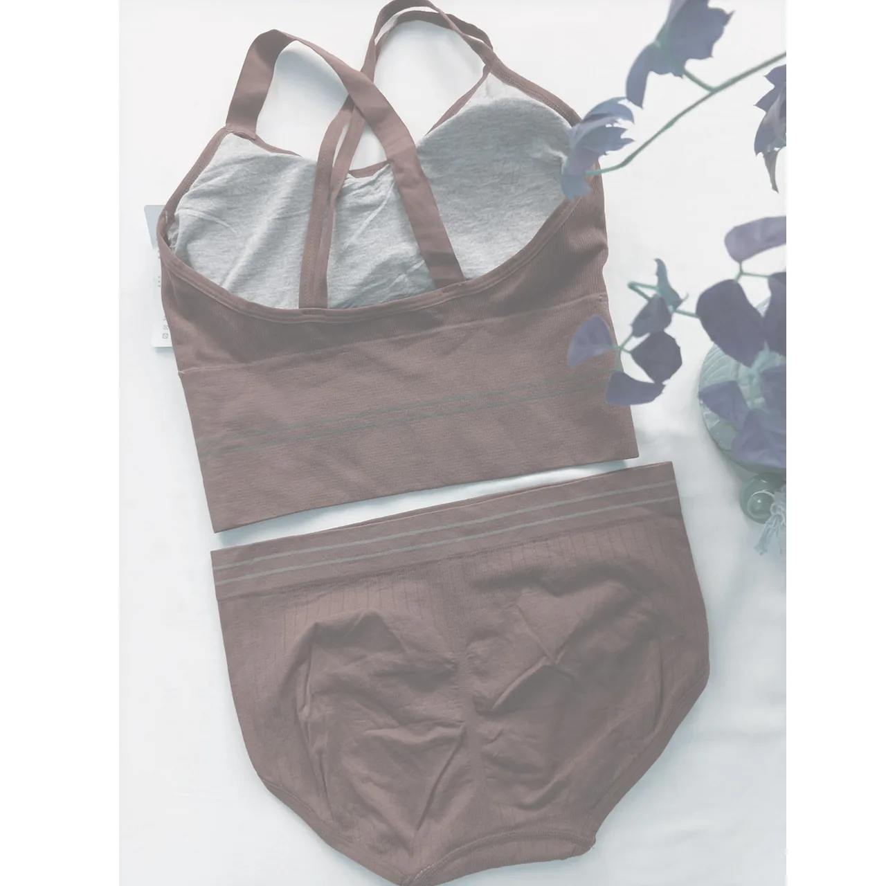 ست نیم تنه و شورت ورزشی زنانه مدل KAL-LGER