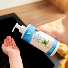 صابون شستشو صورت و بدن فوراور مدل Aloe Vera مناسب برای انواع پوست وزن ۵۰۰ گرم
