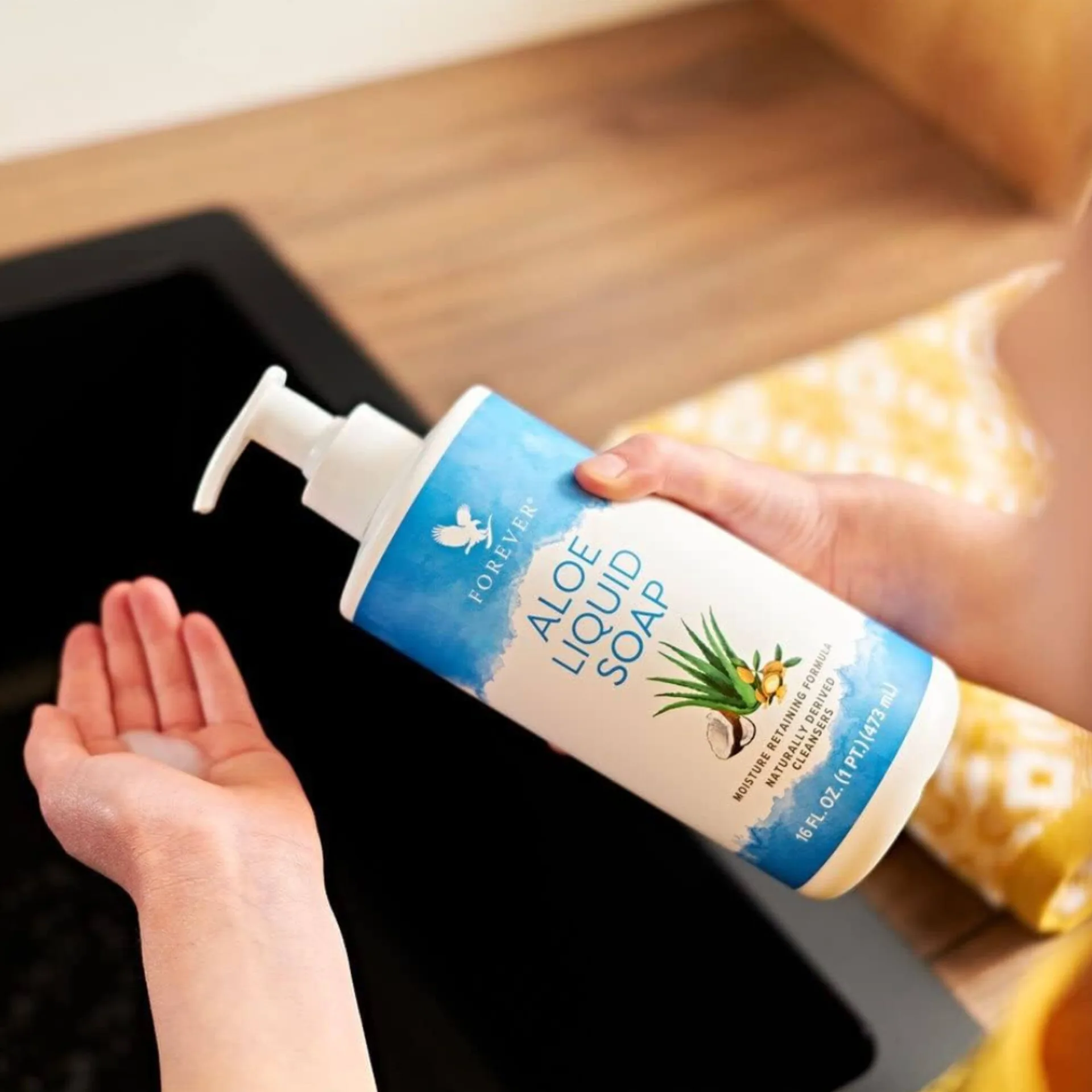 صابون شستشو صورت و بدن فوراور مدل Aloe Vera مناسب برای انواع پوست وزن ۵۰۰ گرم