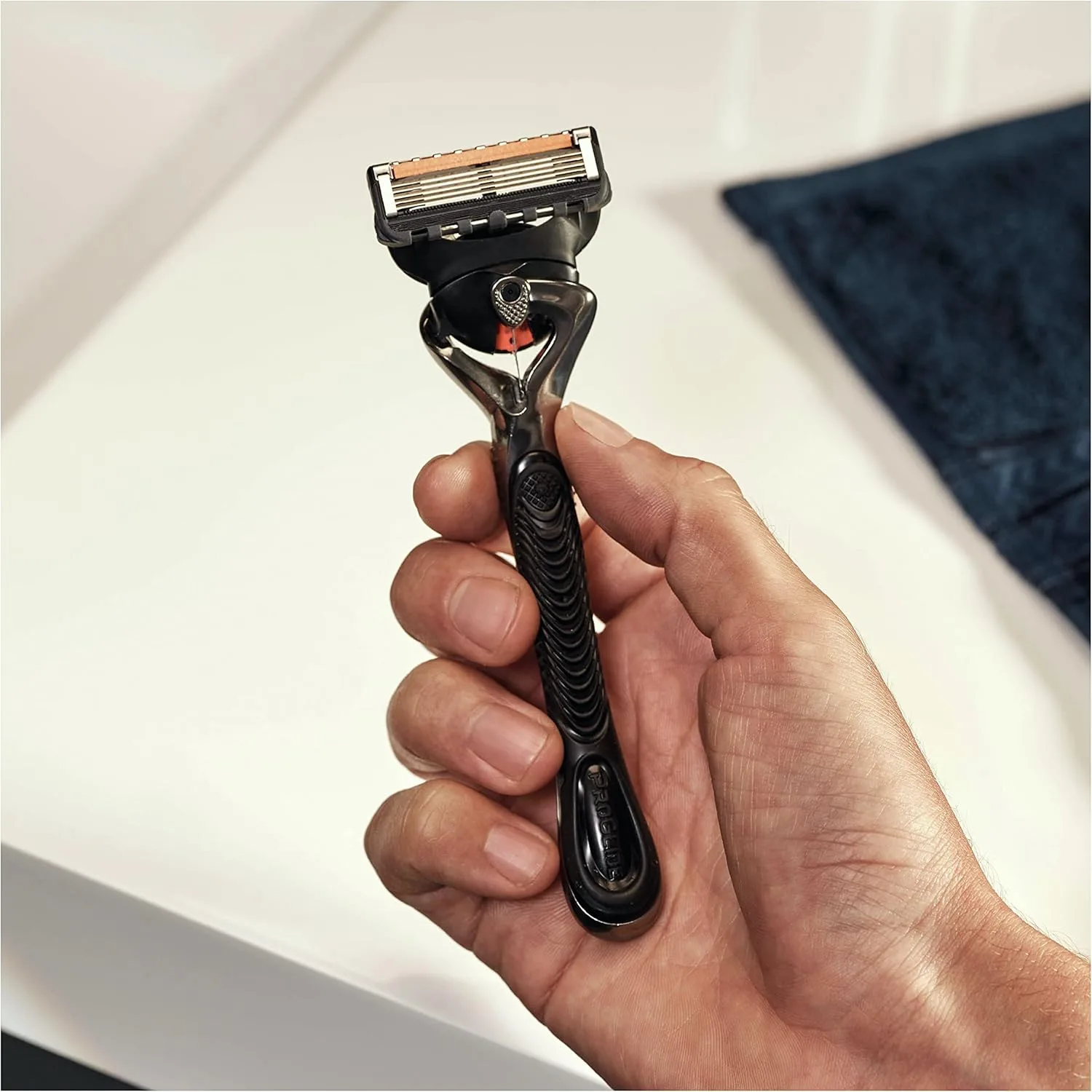 خود تراش ژیلت مدل PROGLIDE 5 به همراه تیغ یدک بسته 4 عددی