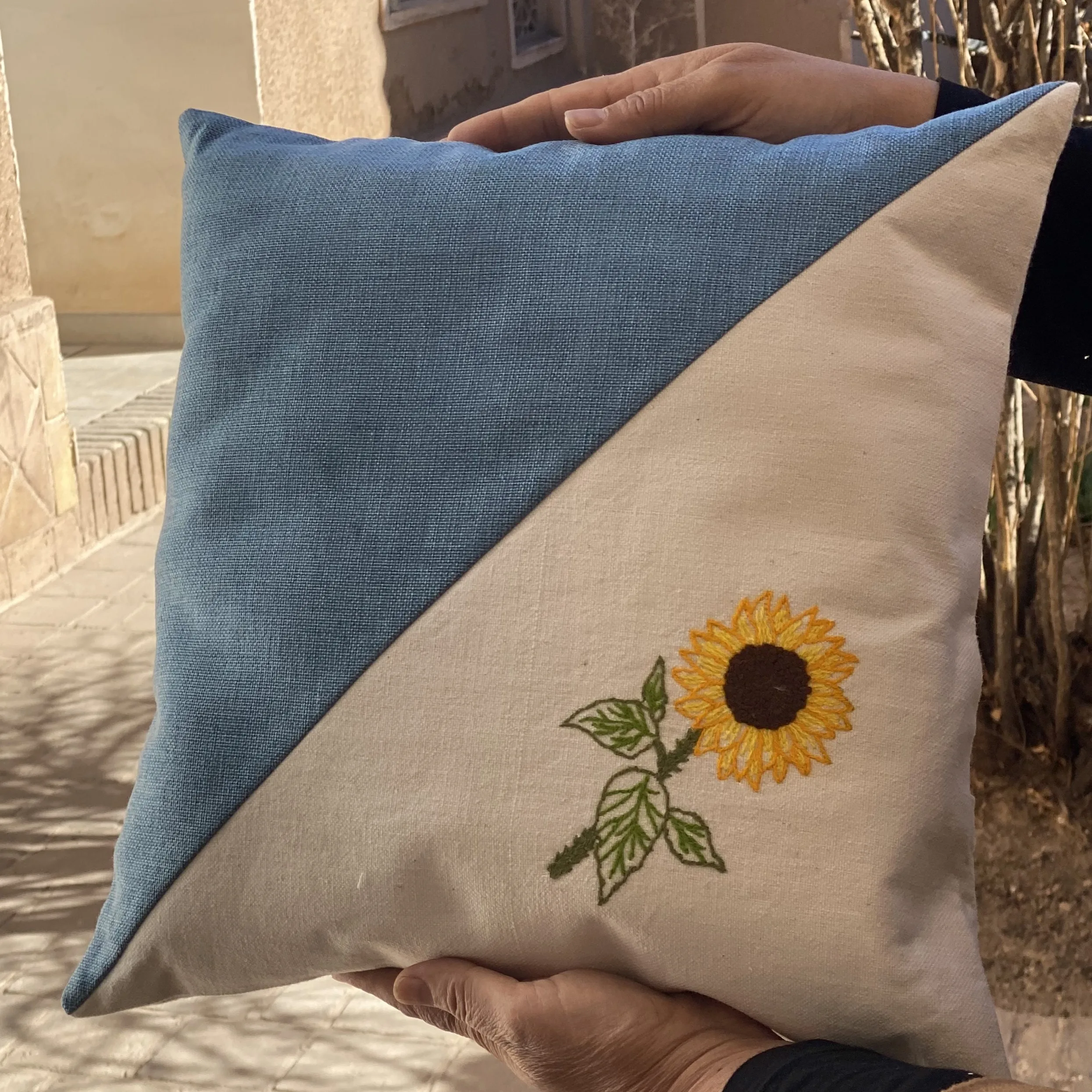 کاور کوسن سوزن دوزی مدل گل آفتابگردان