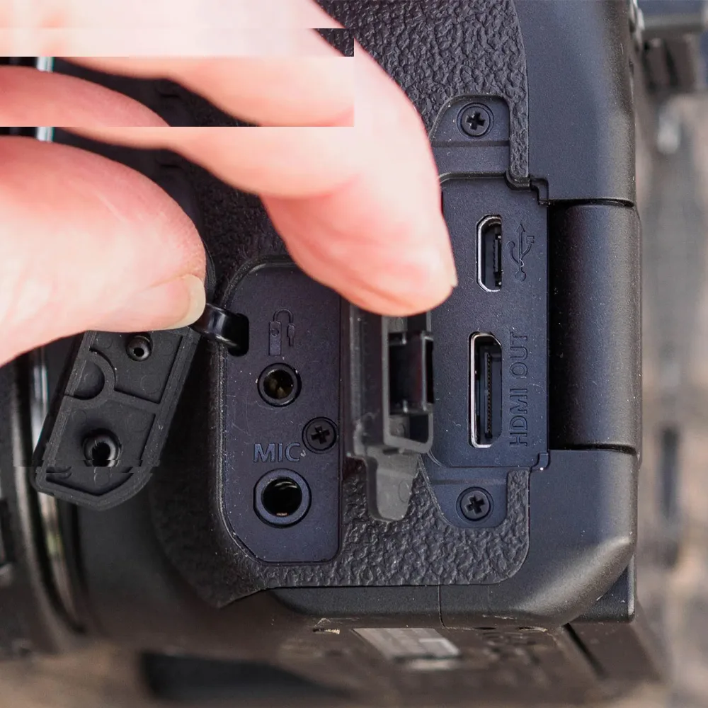 دوربین دیجیتال کانن مدل EOS 850D به همراه لنز 18-135 میلی متر IS USM