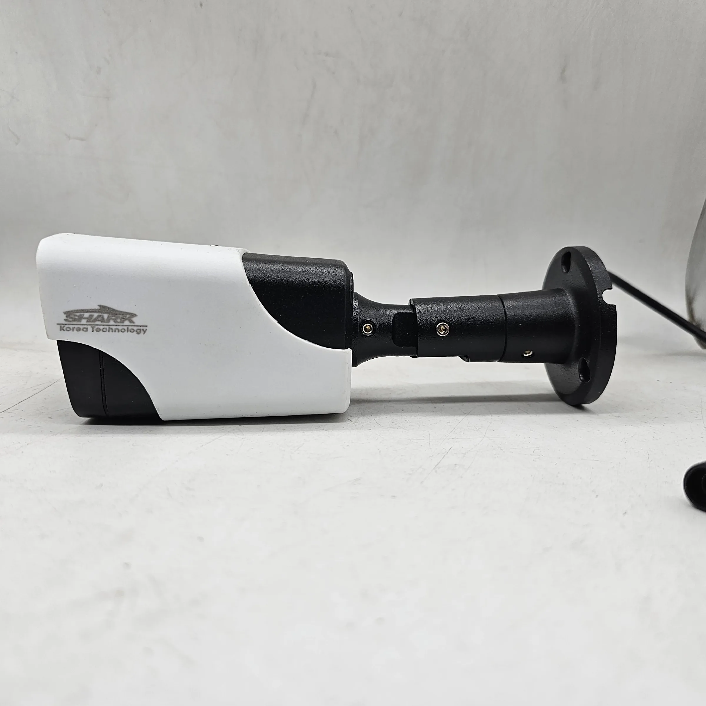 دوربین مداربسته شارک مدل warm light-SH4040FTL53AHD