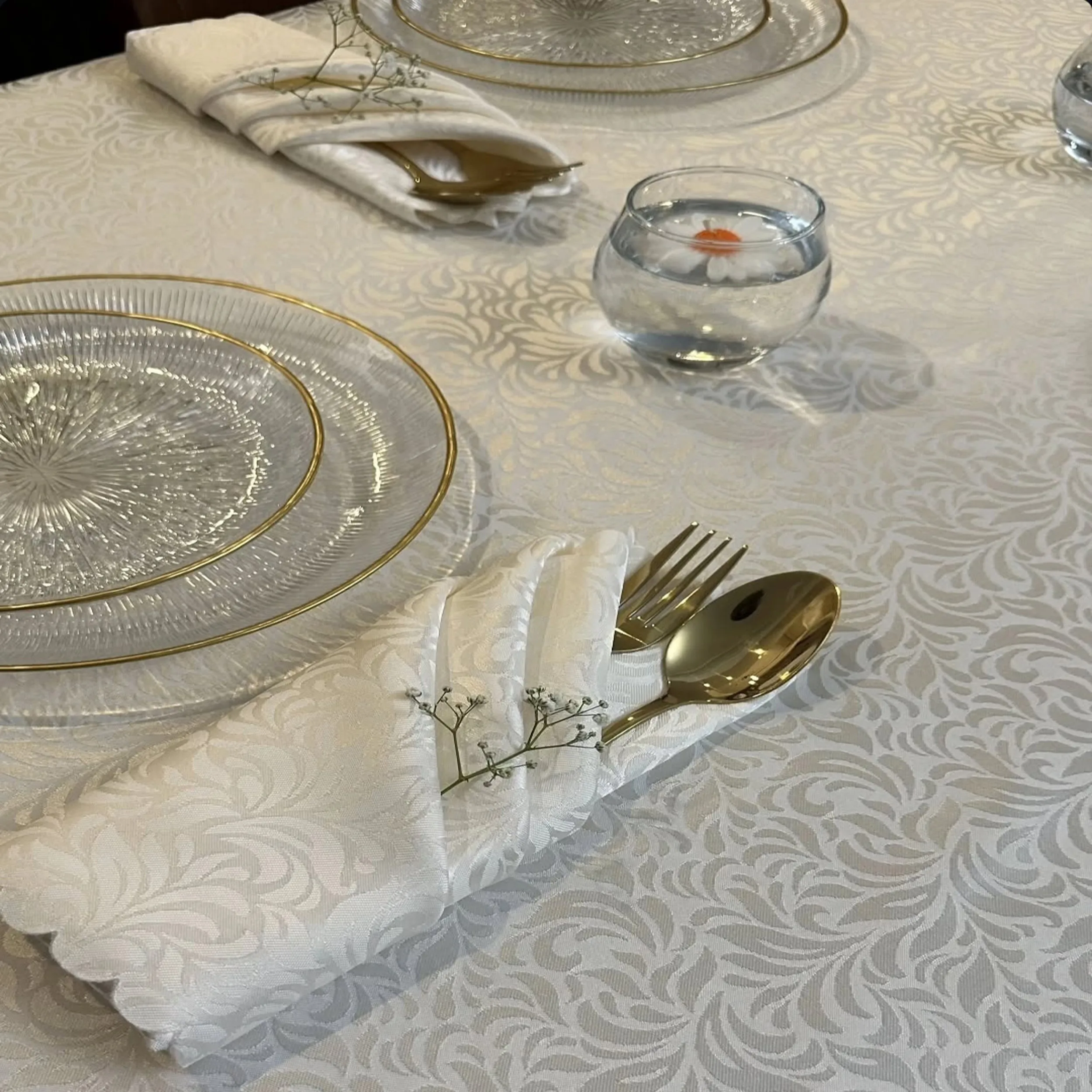 رومیزی رزین تاژ مدل پراگ سایز 220x150 سانتیمتر