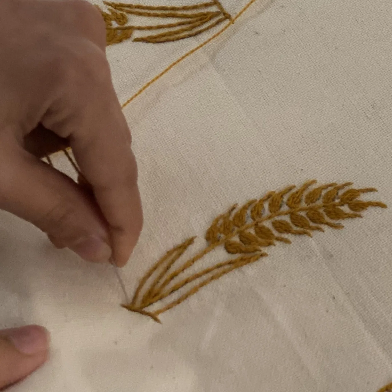 کوسن سوزن دوزی مدل سنتی طرح گندم