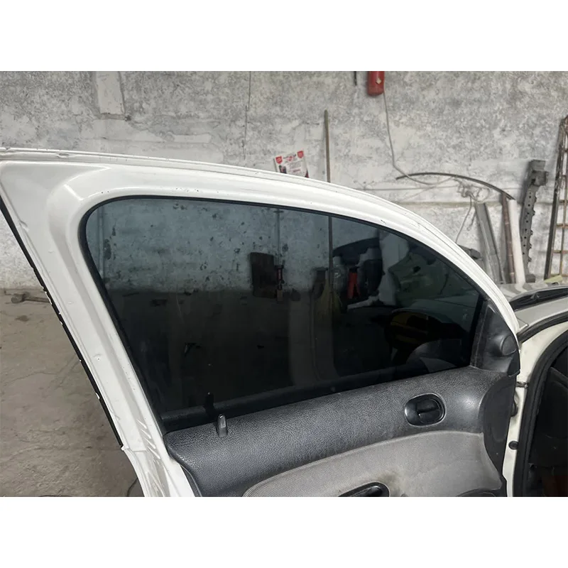 برچسب دودی شیشه خودرو هایلوکس کد Ddi15 رول 4 متری