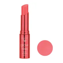 بالم لب رنگی گلدن رز مدل TINTED شماره 02 بافت کرمی، حاوی ویتامین E و هیالورونیک اسید، محافظت SPF 15، ماندگاری و رطوبترسانی بالا، نمای نهایی براق و بدون چسبندگی