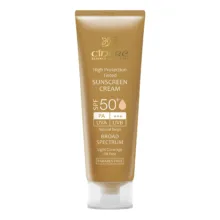 کرم ضد آفتاب رنگی سینره، SPF 50، مدل Natural Beige، مناسب انواع پوست با تنالیته متوسط و حجم 50 میلی‌لیتر، محافظت‌کننده در برابر اشعه‌های UVA و UVB، مرطوب‌کننده و فاقد پارابن، PA+++، دارای فرمولاسیون فاقد چربی و آنتی اکسیدان، با ماندگاری 2 ساعته