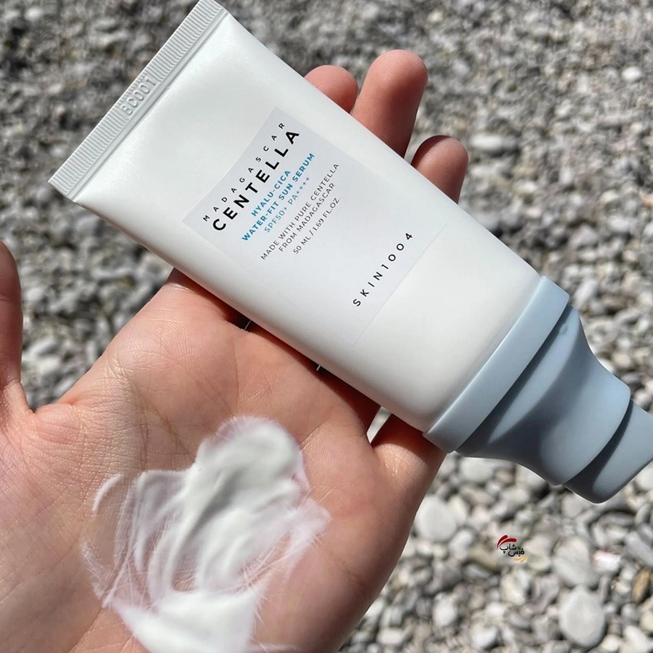 کرم ضد آفتاب بدون رنگ سنتلا، 50 SPF، مدل 1004، مناسب پوست حساس، نرمال و خشک و حجم 50 میلی‌لیتر، محافظت کننده در برابر اشعه UVA و UVB، بدون تست حیوانی، ++++PA، آبرسان، ضد التهاب، با ماندگاری 3 ساعته