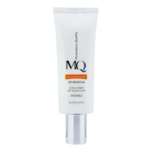 کرم ضدآفتاب بی‌رنگ ام کیو SPF50 مدل INVISIBLE، مناسب پوست‌های چرب، حجم 55 میلی‌لیتر