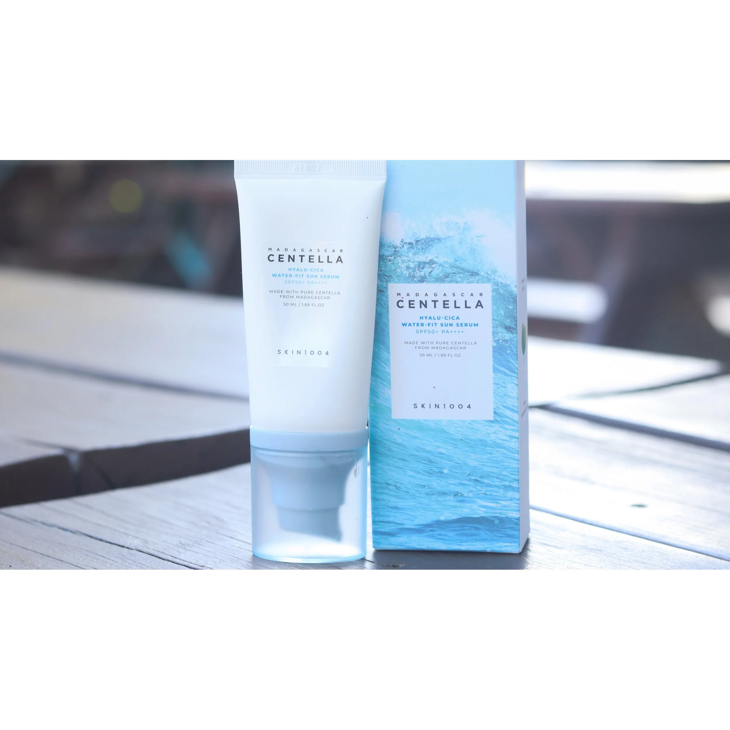 کرم ضد آفتاب بدون رنگ سنتلا، 50 SPF، مدل 1004، مناسب پوست حساس، نرمال و خشک و حجم 50 میلی‌لیتر، محافظت کننده در برابر اشعه UVA و UVB، بدون تست حیوانی، ++++PA، آبرسان، ضد التهاب، با ماندگاری 3 ساعته