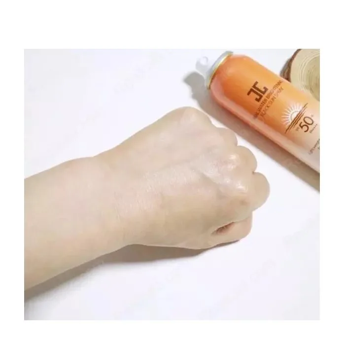 اسپری ضد آفتاب بی رنگ جی جون SPF50 مدل real مناسب انواع پوست حجم 100 میلی لیتر