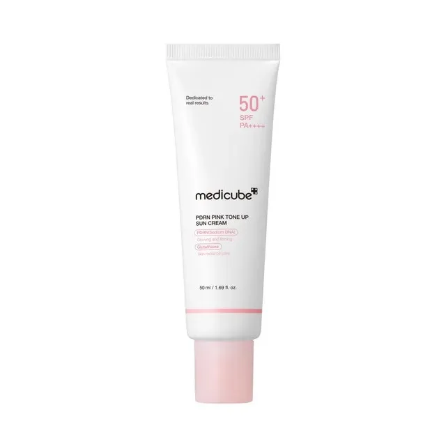 کرم ضد آفتاب بی‌رنگ دست و صورت مدیکیوب SPF 50 مدل tone up مناسب برای انواع پوست حجم 50 میلی‌لیتر