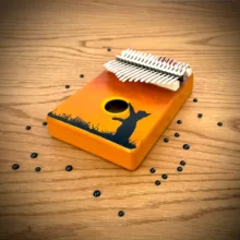 کالیمبا 17 تیغه کُرال مدل ذوزنقه حفره دار حرفه ای طرح نقاشی غروب و گربه