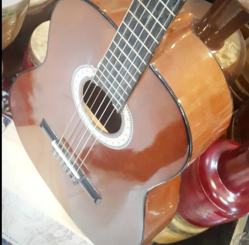گیتار مدل c70