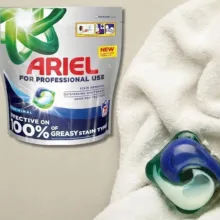 قرص ماشین لباسشویی آریل با رایحه کوهستانی مناسب برای لباس های رنگی وزن 935 گرم بسته 50 عددی