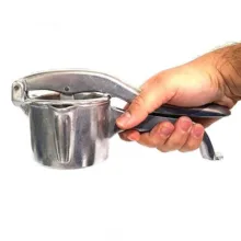 آبمیوه گیری دستی مدل بینا