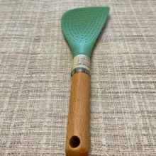 کفگیر مدل دسته چوبی کد 02