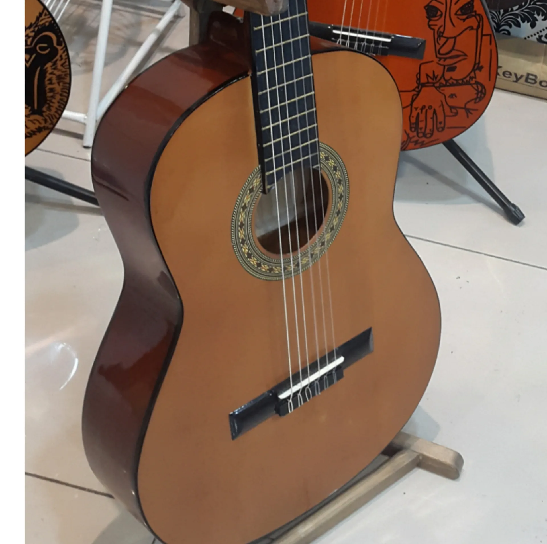 گیتار کلاسیک مدل اهورا کد 906