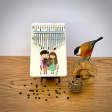 کالیمبا 17 تیغه کُرال مدل ذوزنقه حفره دار حرفه ای طرح نقاشی عشاق