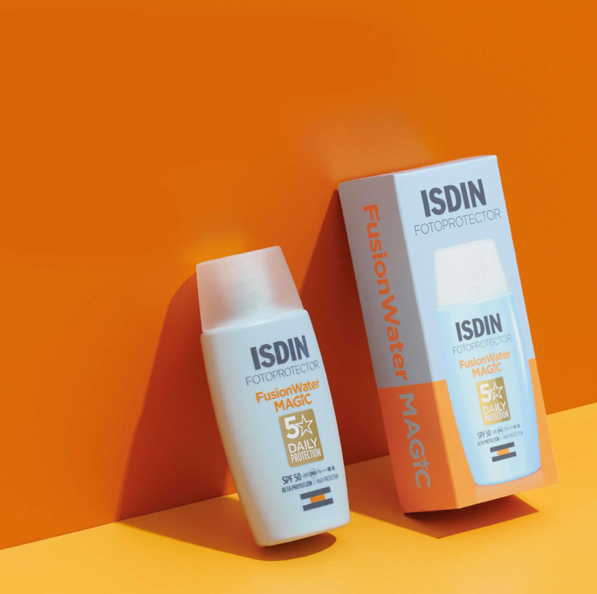 فلوئید ضدآفتاب بدون رنگ ایزدین SPF50 مدل Fusion Water Magic ‌مناسب انواع پوست، حجم 50 میلی‌لیتر