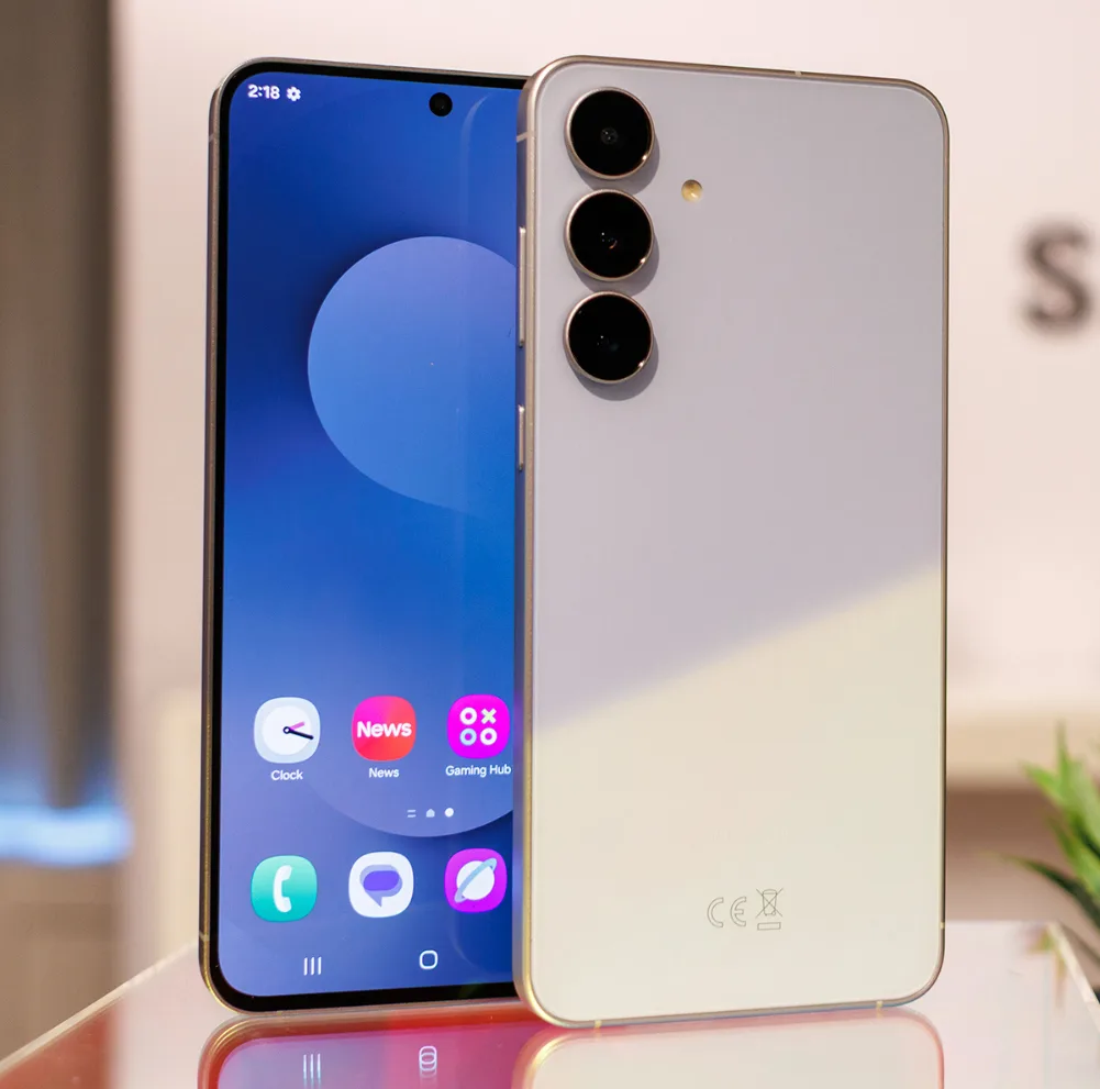 گوشی موبایل سامسونگ مدل Galaxy S25 FE دو سیم کارت ظرفیت 256 گیگابایت و رم 8 گیگابایت - ویتنام - به همراه شارژر 45 وات سامسونگ و کابل شارژ USB-C به طول 1.8 متر
