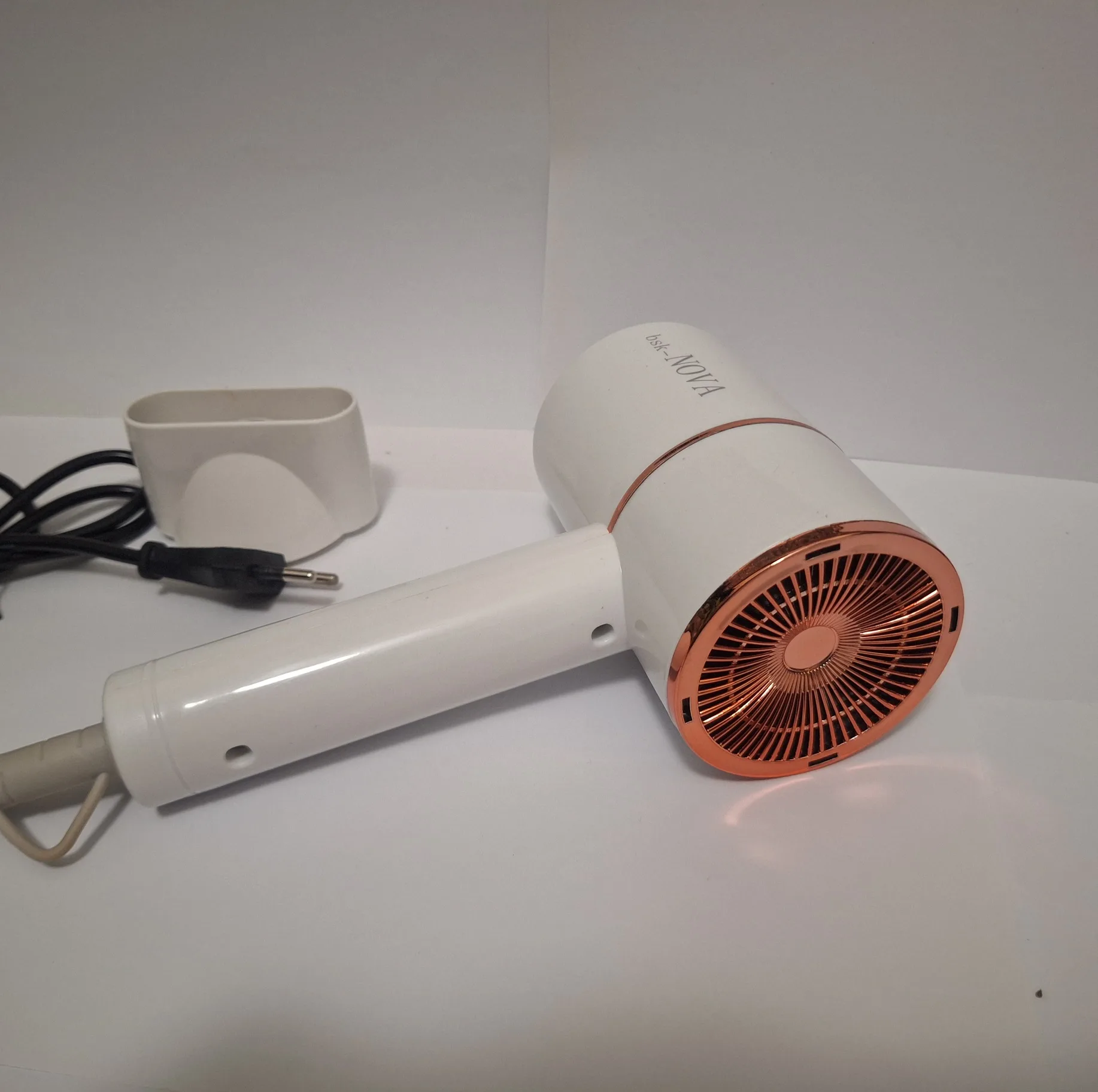 سشوار حرفه ای 3000 وات نوا مدل bsk8812