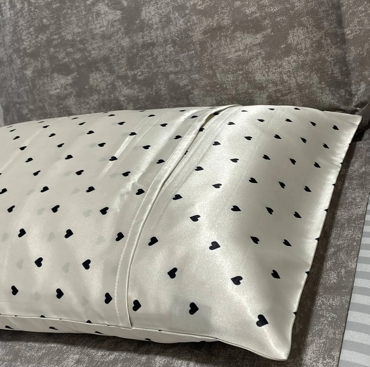 روبالشی مدل satin سایز 50*70 سانتی متر به همراه کش مو و چشم بند