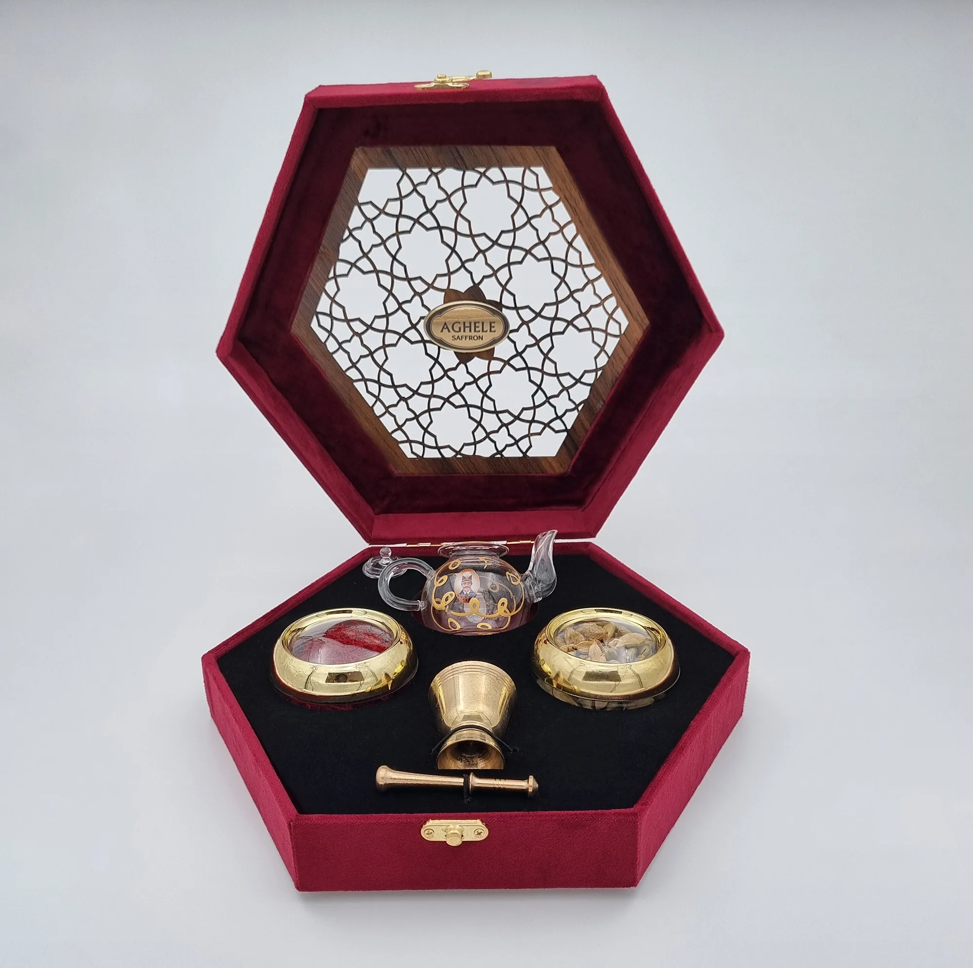 زعفران کادویی عاقله - 3 گرم به همراه هل - 10 گرم و قوری و هاون
