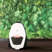 جاروبرقی 2200 وات آ ا گ مدل  VX82-1-ALR